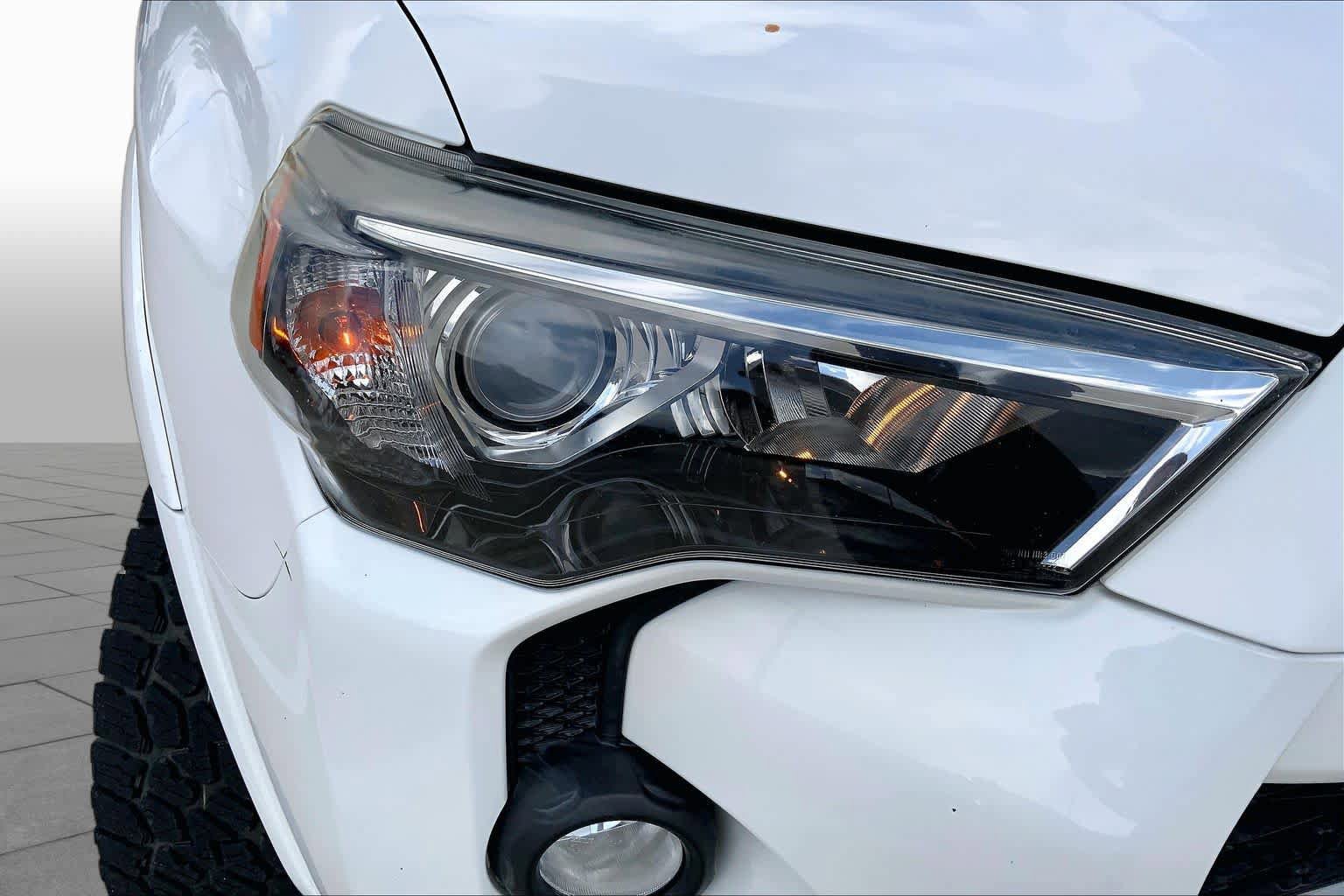 Used 2018 Toyota 4Runner SR5 Premium AWD/4WD image 25