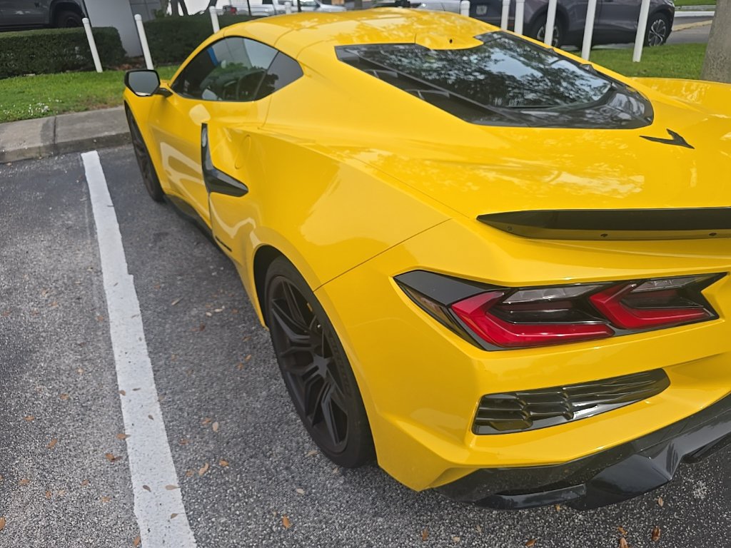 Used 2025 Chevrolet Corvette Z06 RWD image 4