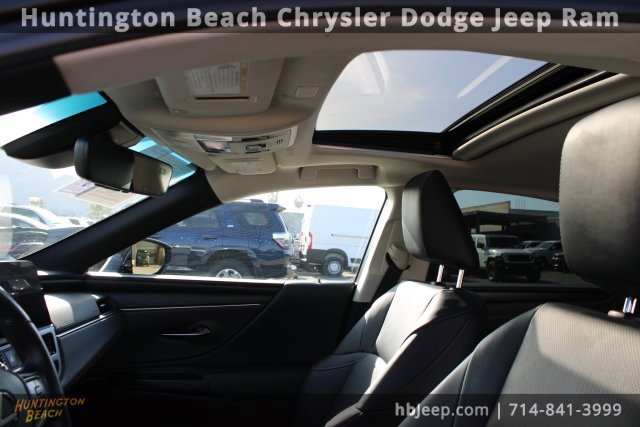 Used 2023 Lexus ES 350 w/ Premium Package image 30