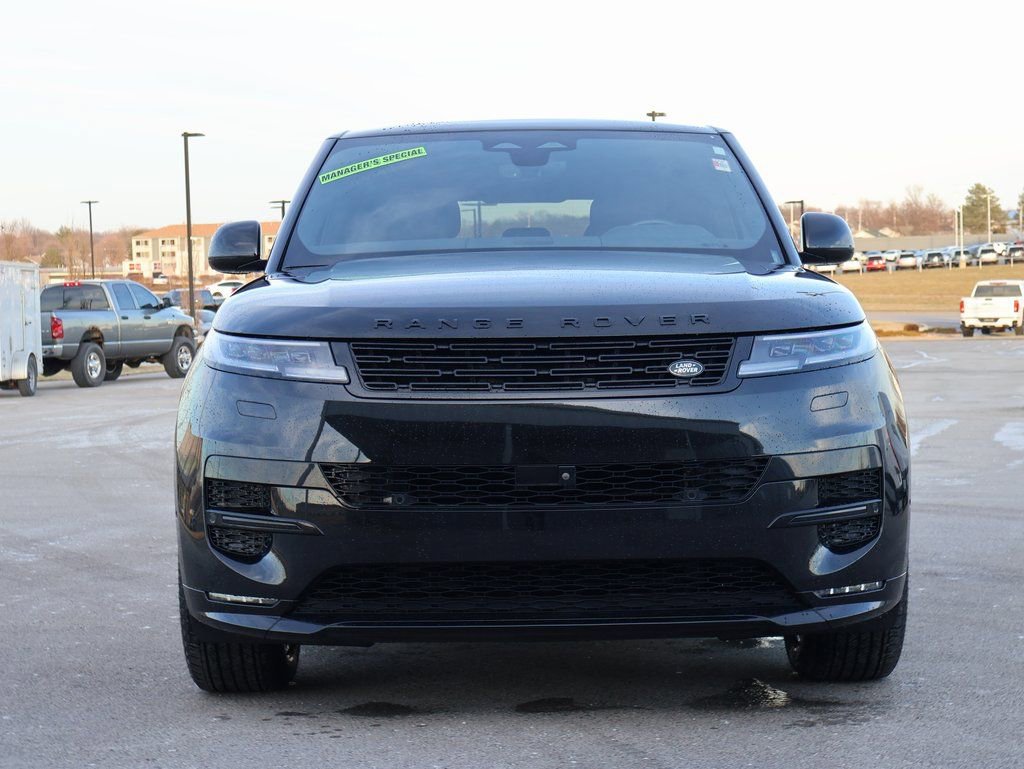 Used 2024 Land Rover Range Rover Sport Dynamic SE AWD/4WD image 2
