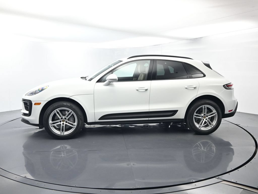 Certified 2022 Porsche Macan AWD/4WD image 2