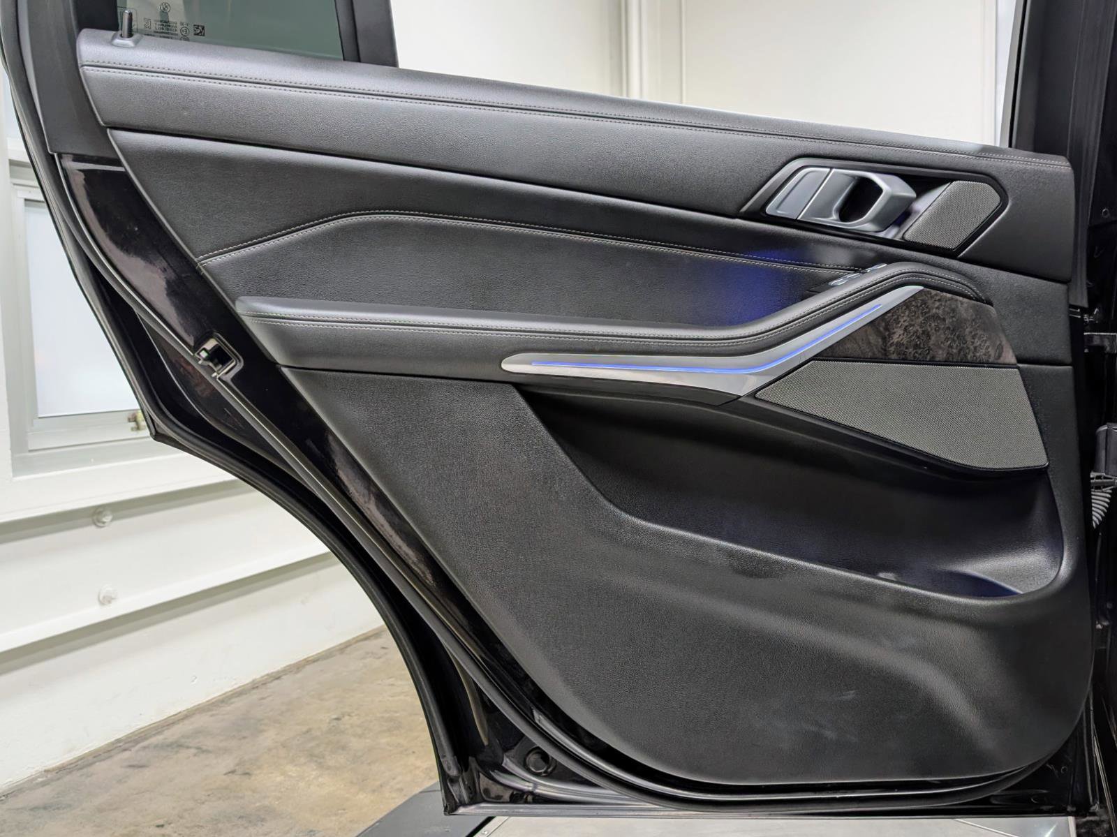 Used 2023 BMW X7 xDrive40i w/ Premium Package image 18