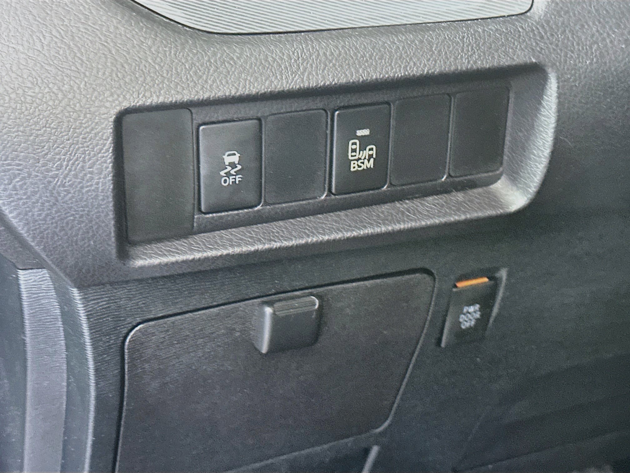 Used 2015 Toyota Sienna SE Premium FWD image 17