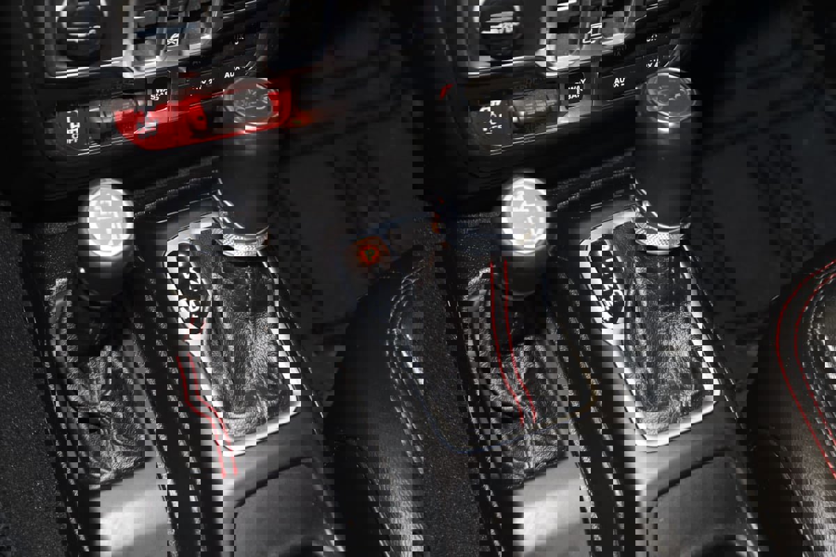 Used 2018 Jeep Wrangler Unlimited Rubicon w/ Dual Top Group AWD/4WD image 7