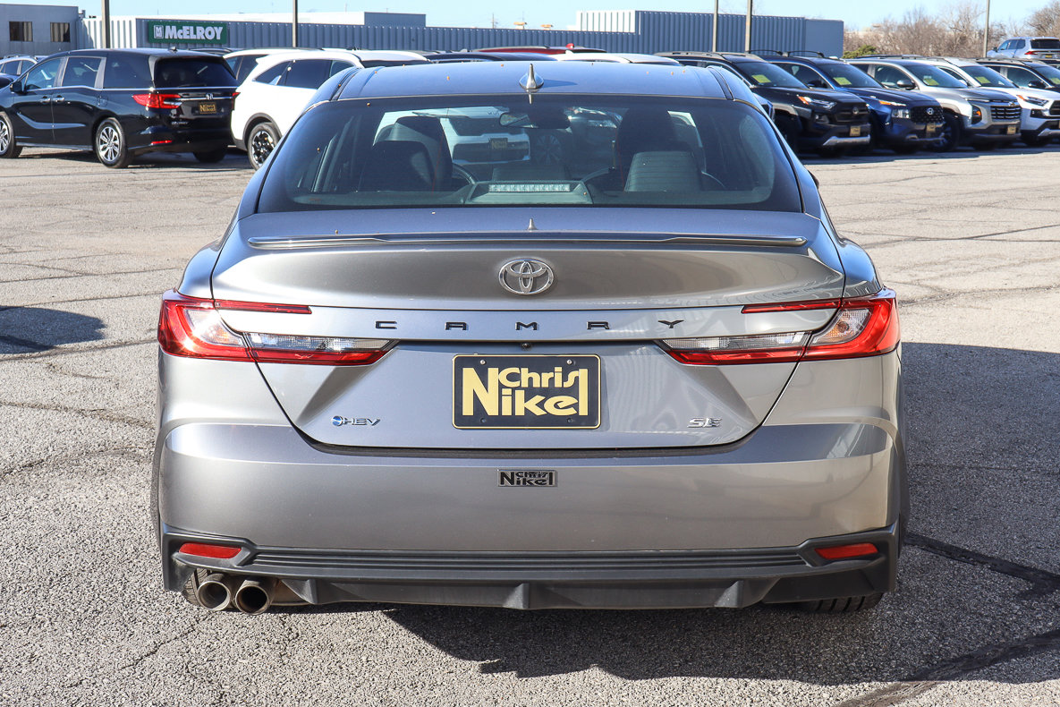 Used 2025 Toyota Camry SE image 5