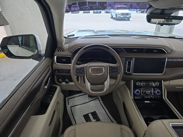 Used 2024 GMC Yukon XL Denali w/ Denali Reserve Package AWD/4WD image 12