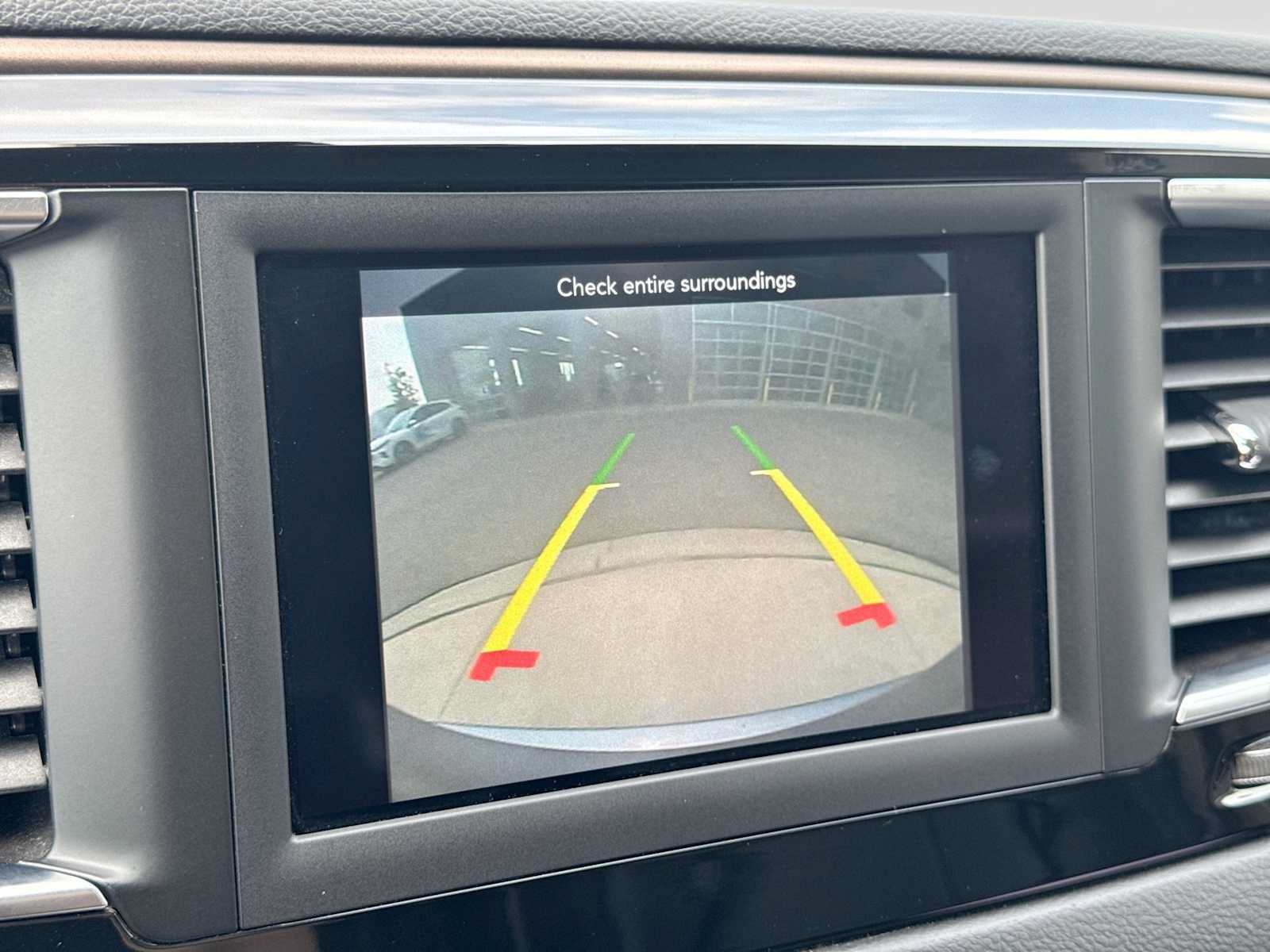 Used 2018 Chrysler Pacifica Touring-L FWD image 30