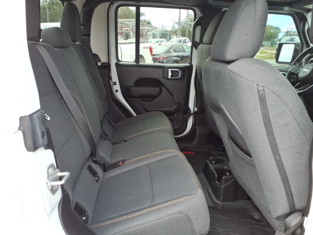 Used 2025 Jeep Gladiator Sport AWD/4WD image 16