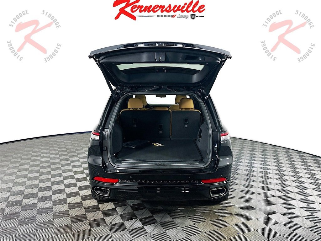 New 2025 Jeep Grand Cherokee Summit image 16