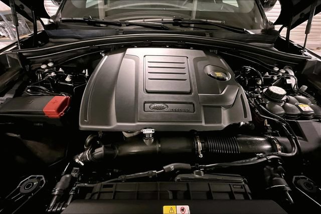Certified 2026 Land Rover Range Rover Velar Dynamic SE AWD/4WD image 9
