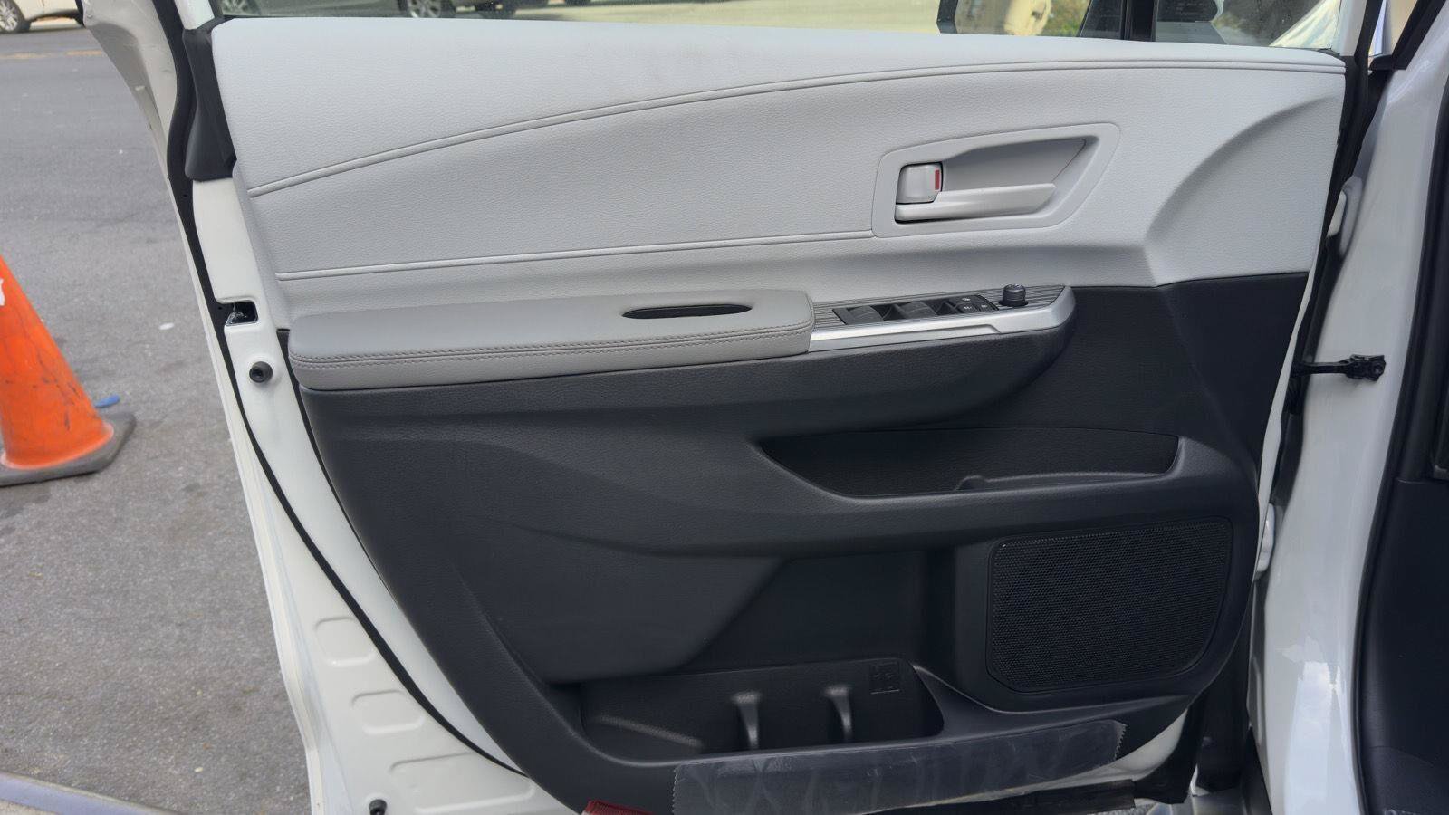 Used 2026 Toyota Sienna LE FWD image 17