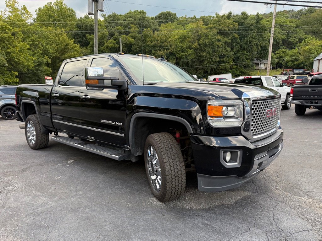 Used 2015 GMC Sierra 2500 Denali w/ Duramax Plus Package image 4