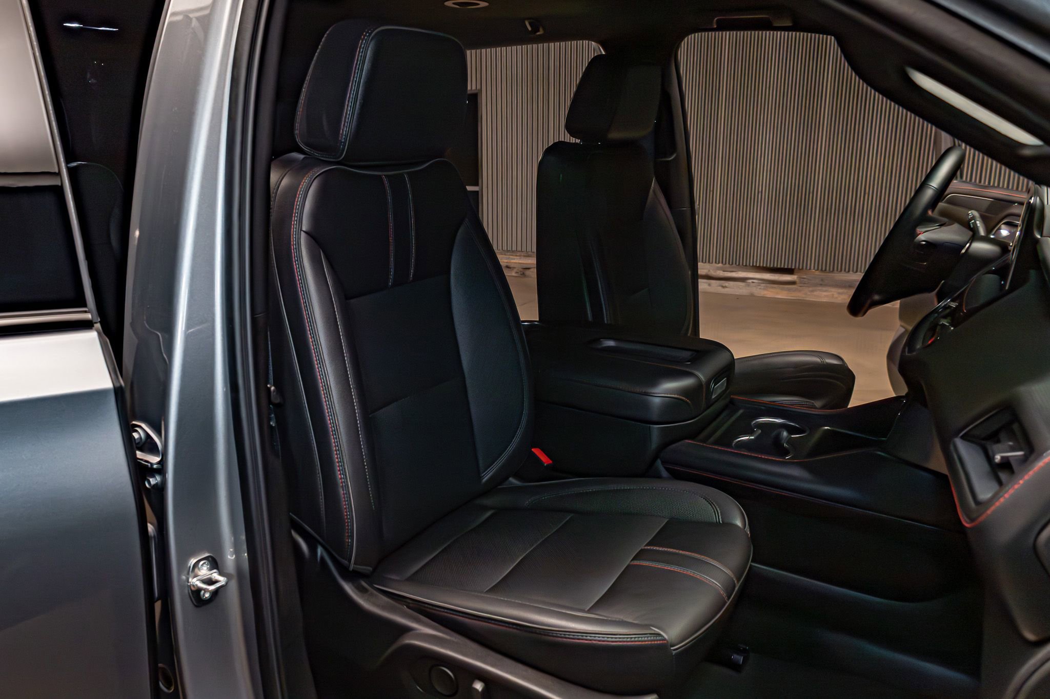 Used 2024 Chevrolet Suburban RST w/ Luxury Package AWD/4WD image 26