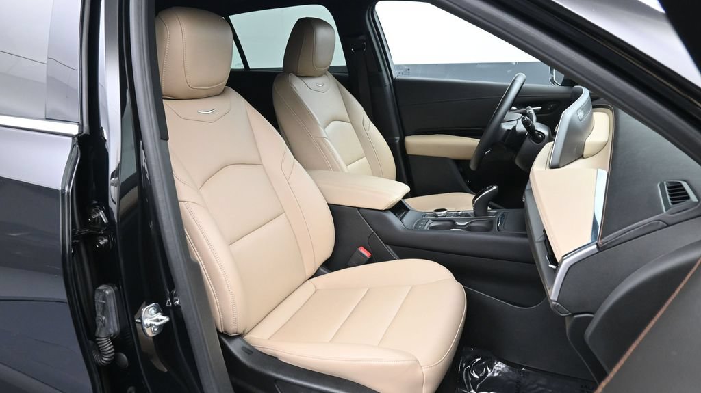 Certified 2024 Cadillac XT4 Luxury FWD image 17