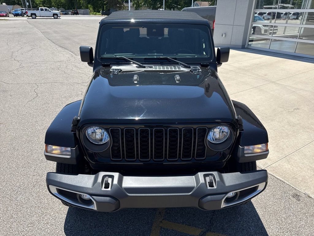 Used 2024 Jeep Gladiator Sport AWD/4WD image 13