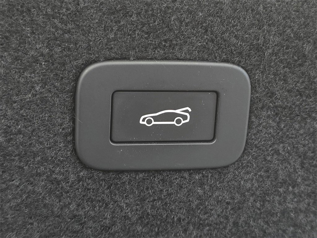 Used 2023 Jaguar XF R-Dynamic SE image 29