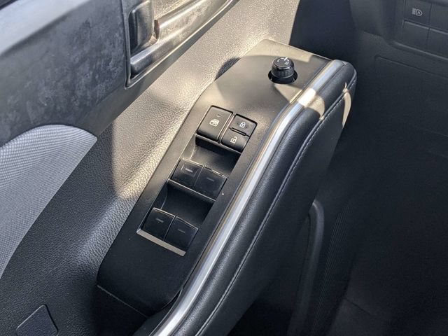 Used 2022 Toyota Highlander L FWD image 19