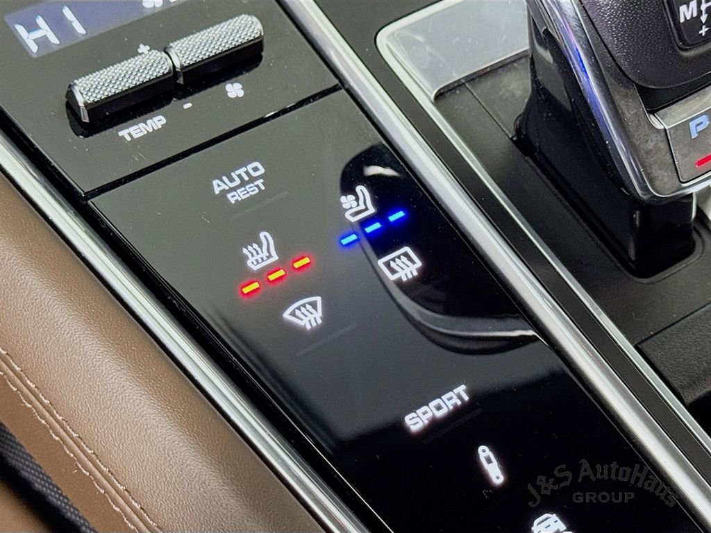 Used 2022 Porsche Panamera 4 Platinum Edition image 26