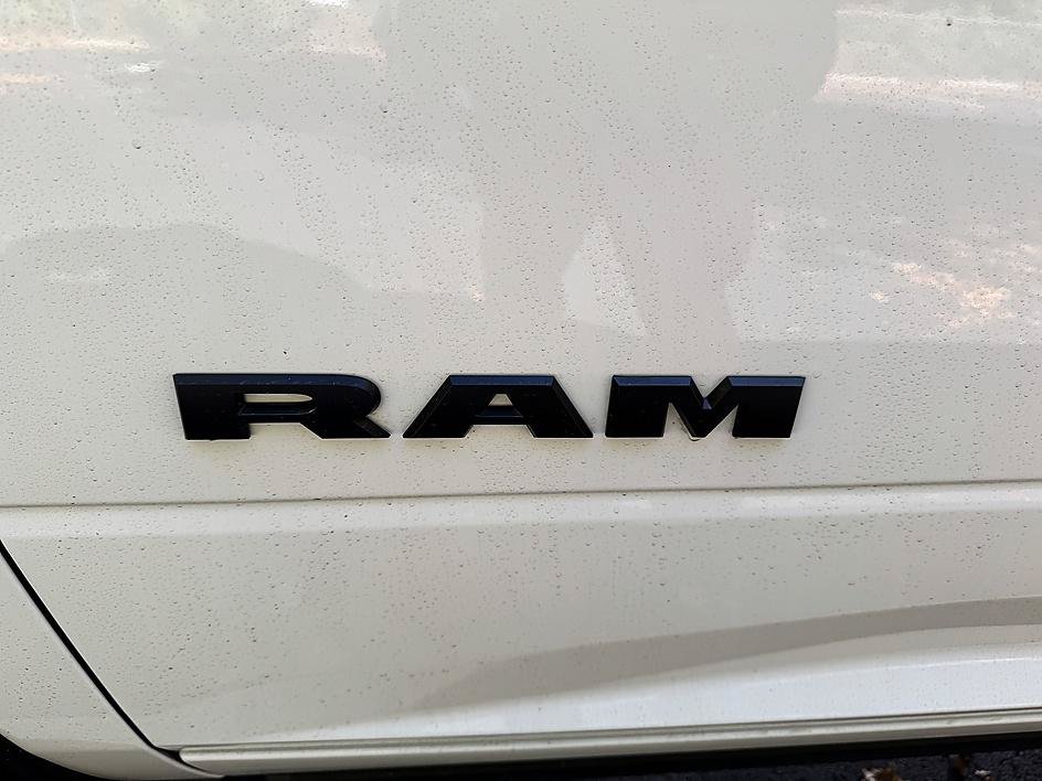 Used 2025 RAM 2500 Laramie AWD/4WD image 13