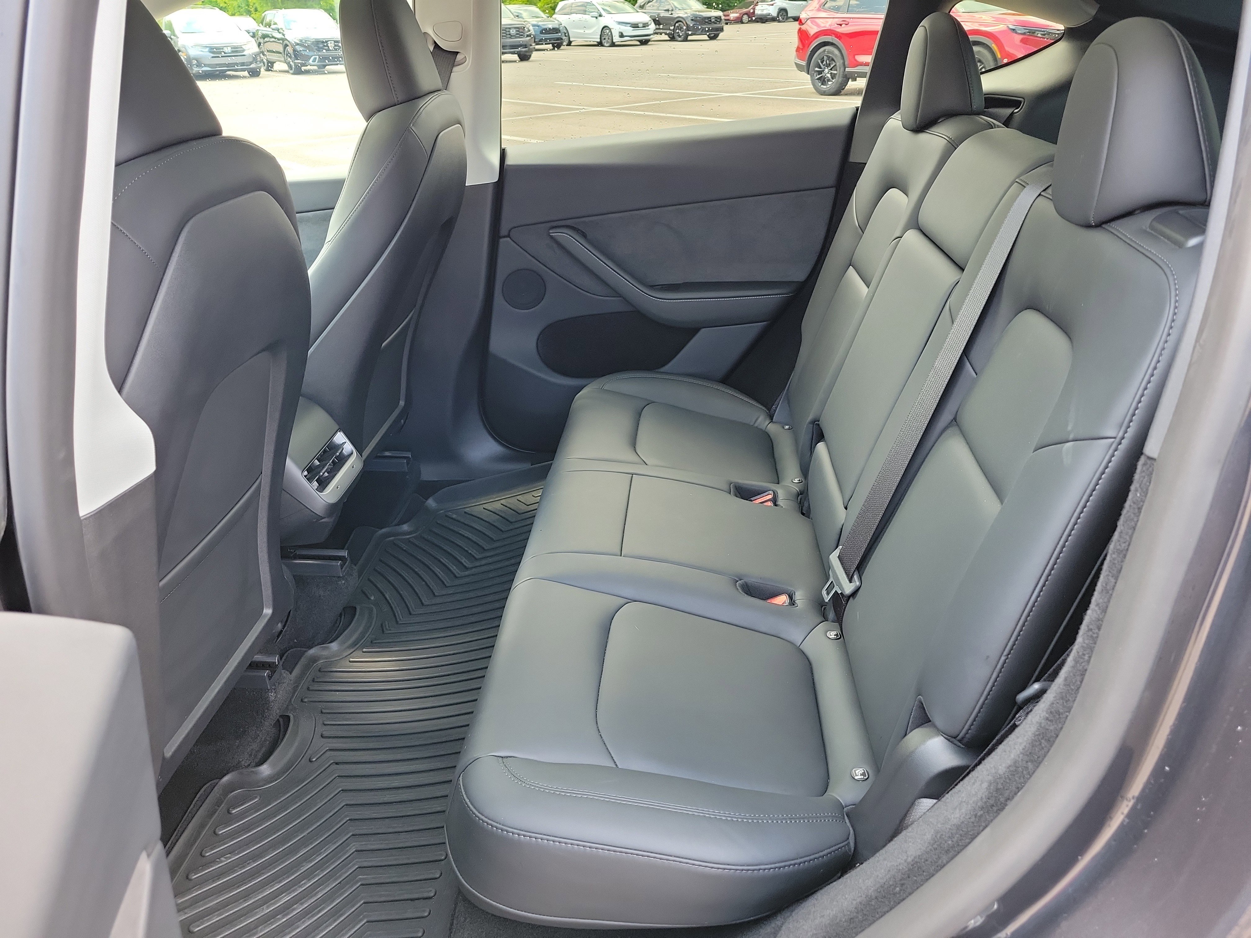 Used 2024 Tesla Model Y Long Range AWD/4WD image 9