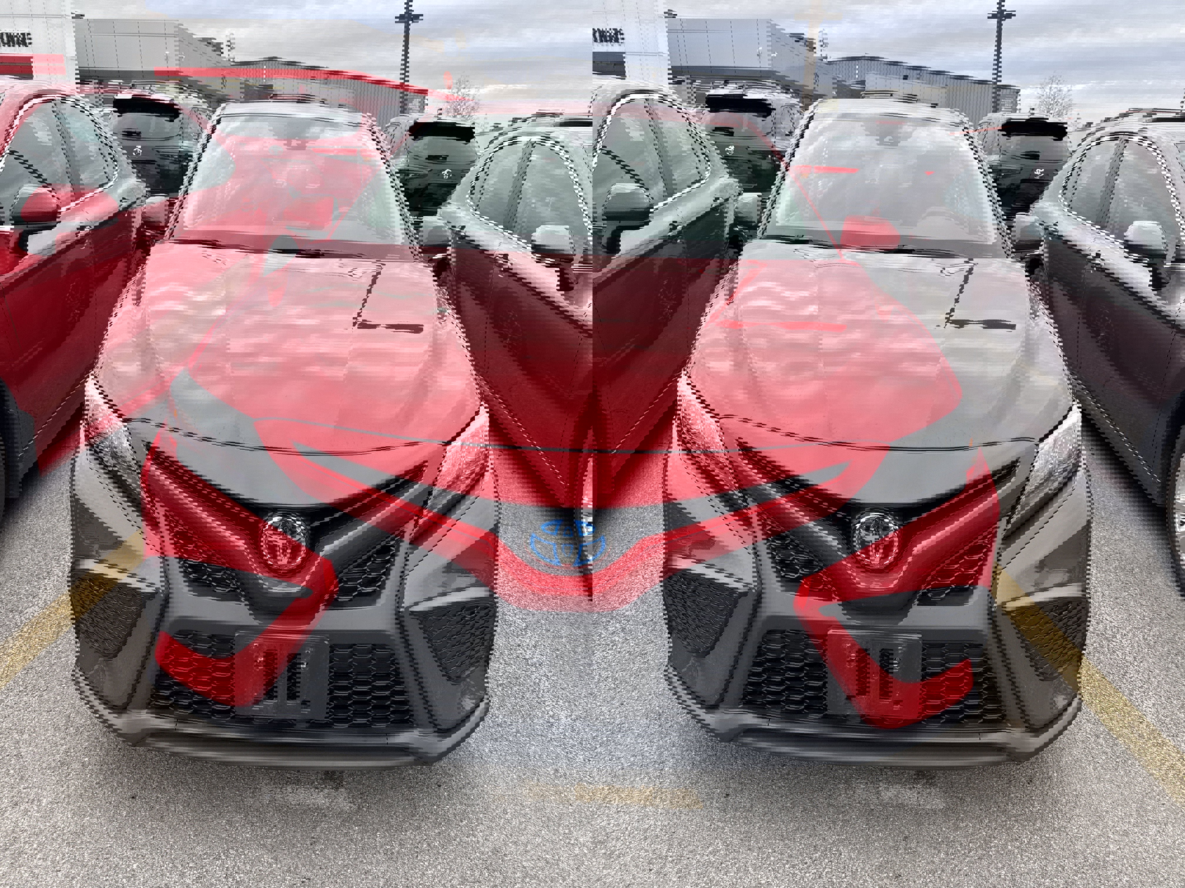 Used 2023 Toyota Camry SE image 3