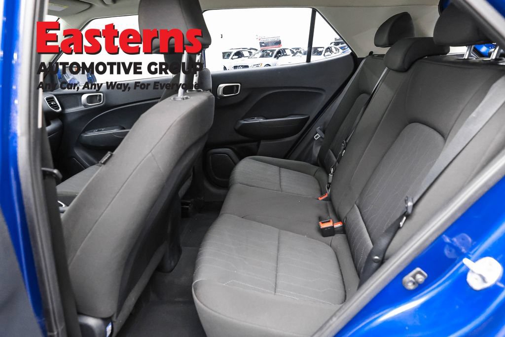 Used 2023 Hyundai Venue SE FWD image 23
