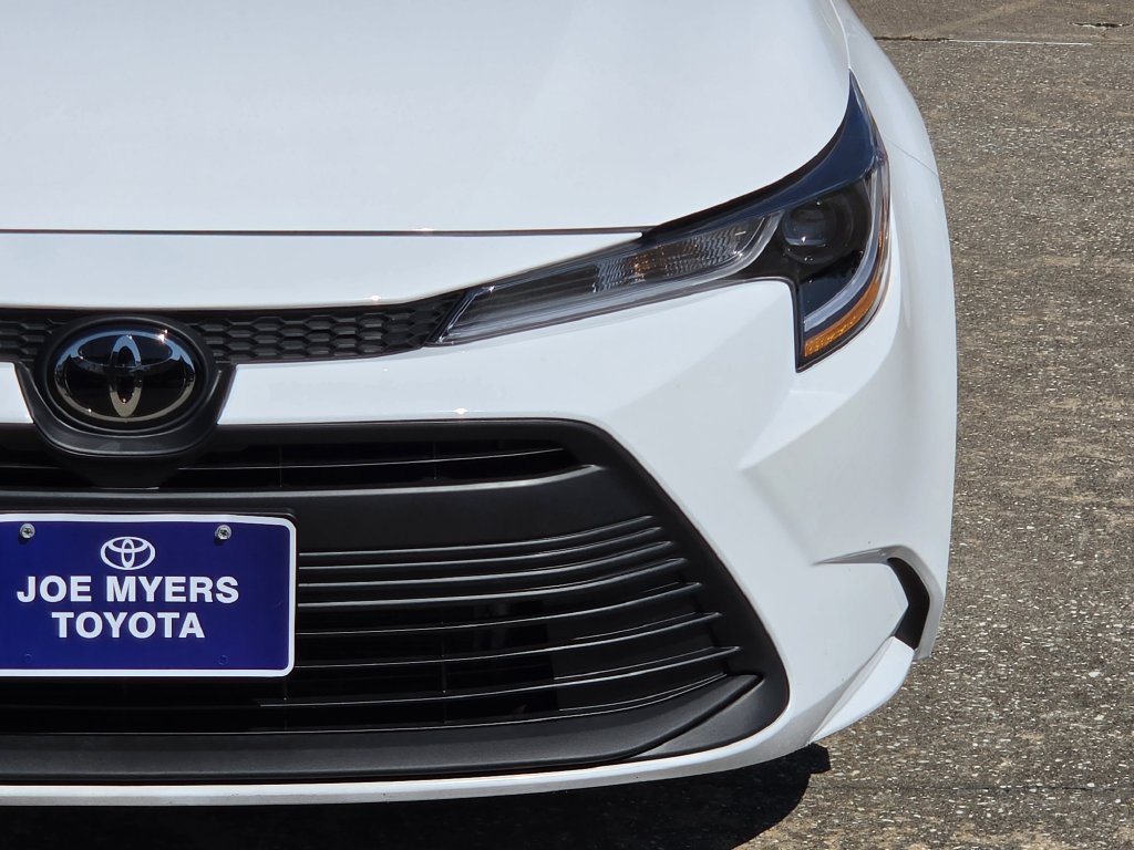Used 2026 Toyota Corolla LE FWD image 4