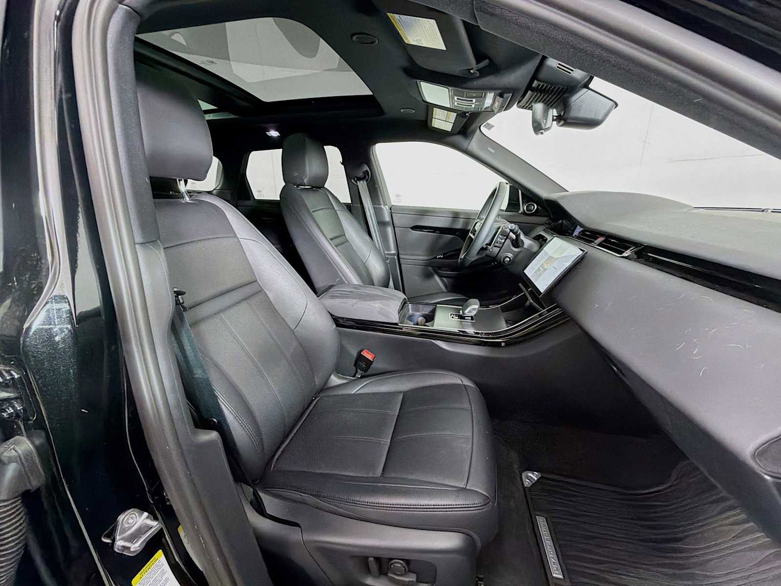 Certified 2024 Land Rover Range Rover Evoque Dynamic SE image 28