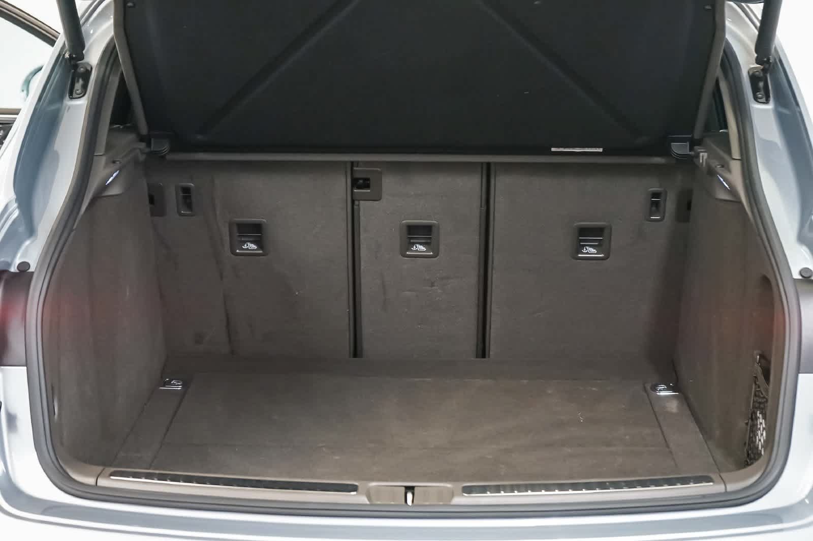 Certified 2024 Porsche Macan AWD/4WD image 32