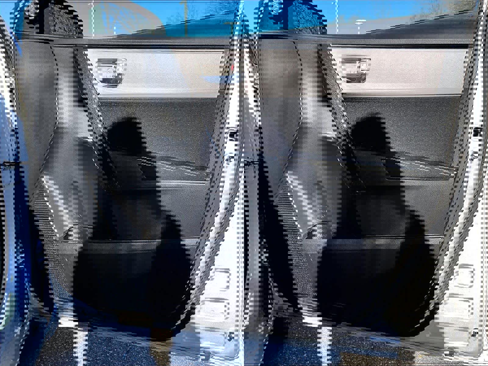 Used 2018 Toyota Corolla LE image 12