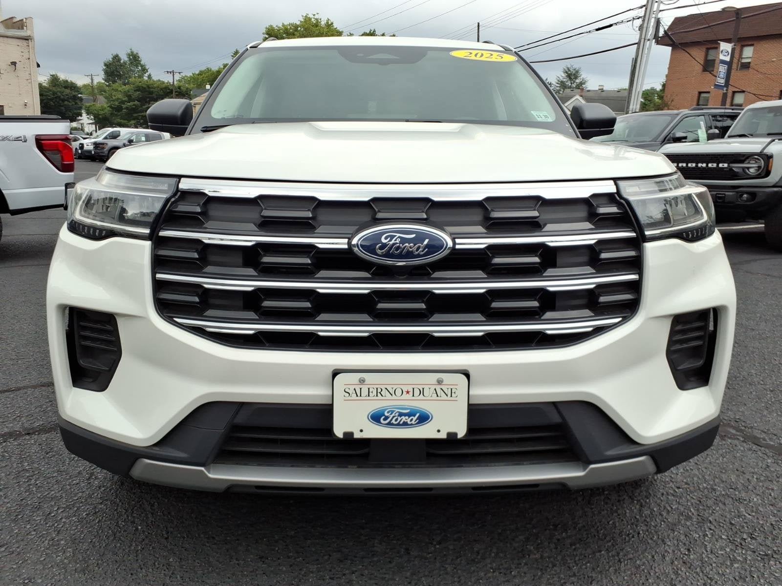 Used 2025 Ford Explorer Active AWD/4WD image 8