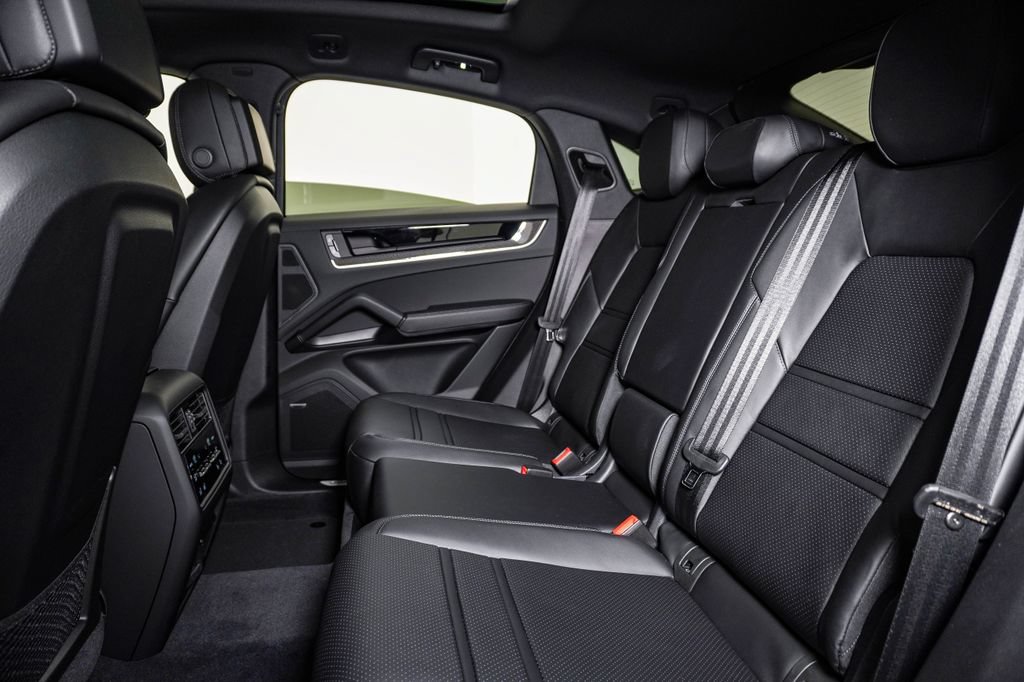 New 2026 Porsche Cayenne Coupe AWD/4WD image 17