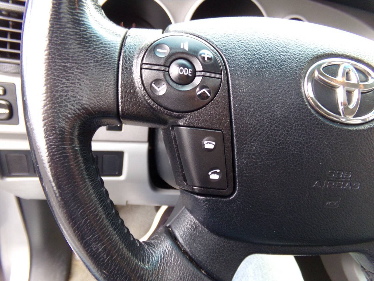 Used 2011 Toyota Sequoia SR5 w/ Premium Pkg AWD/4WD image 47