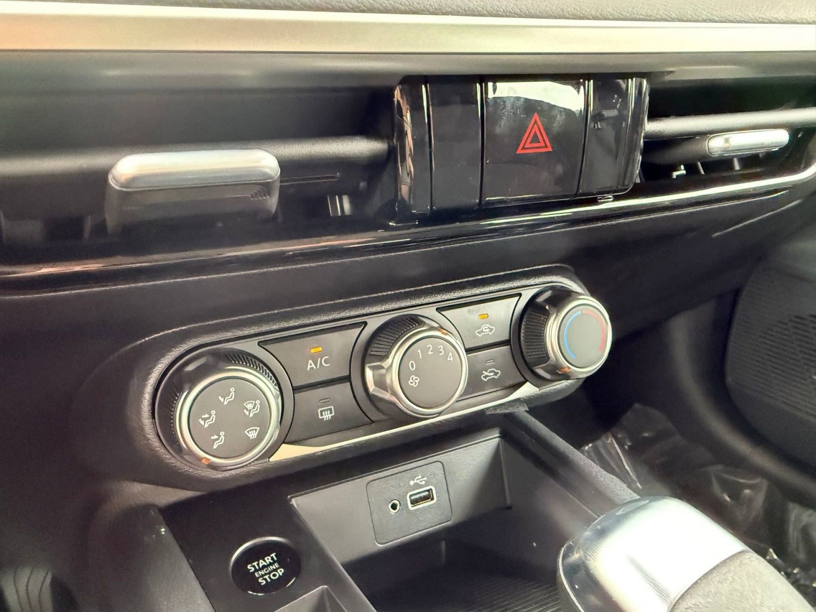 New 2026 Nissan Kicks SR w/ Cold Weather Package image 17