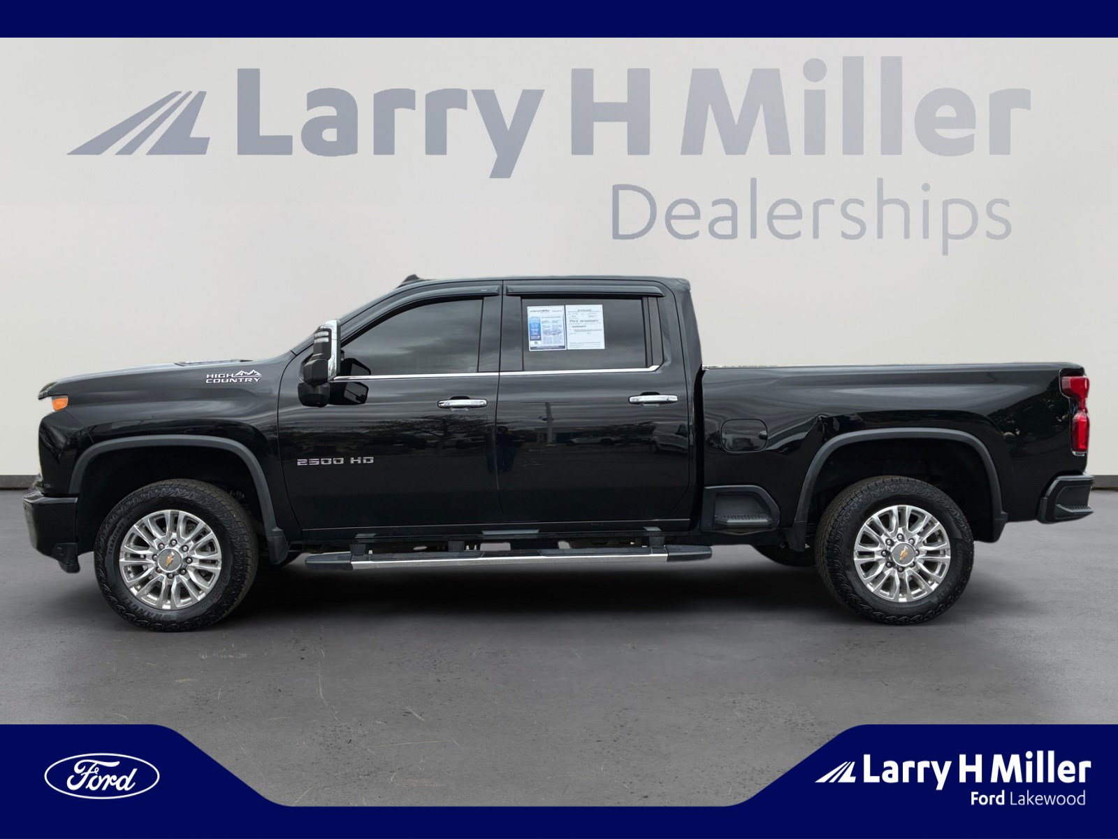 Used 2022 Chevrolet Silverado 2500 High Country w/ Safety Package II image 2