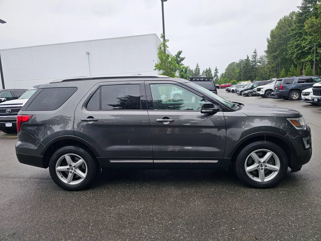 Used 2016 Ford Explorer XLT w/ Equipment Group 202A AWD/4WD image 6