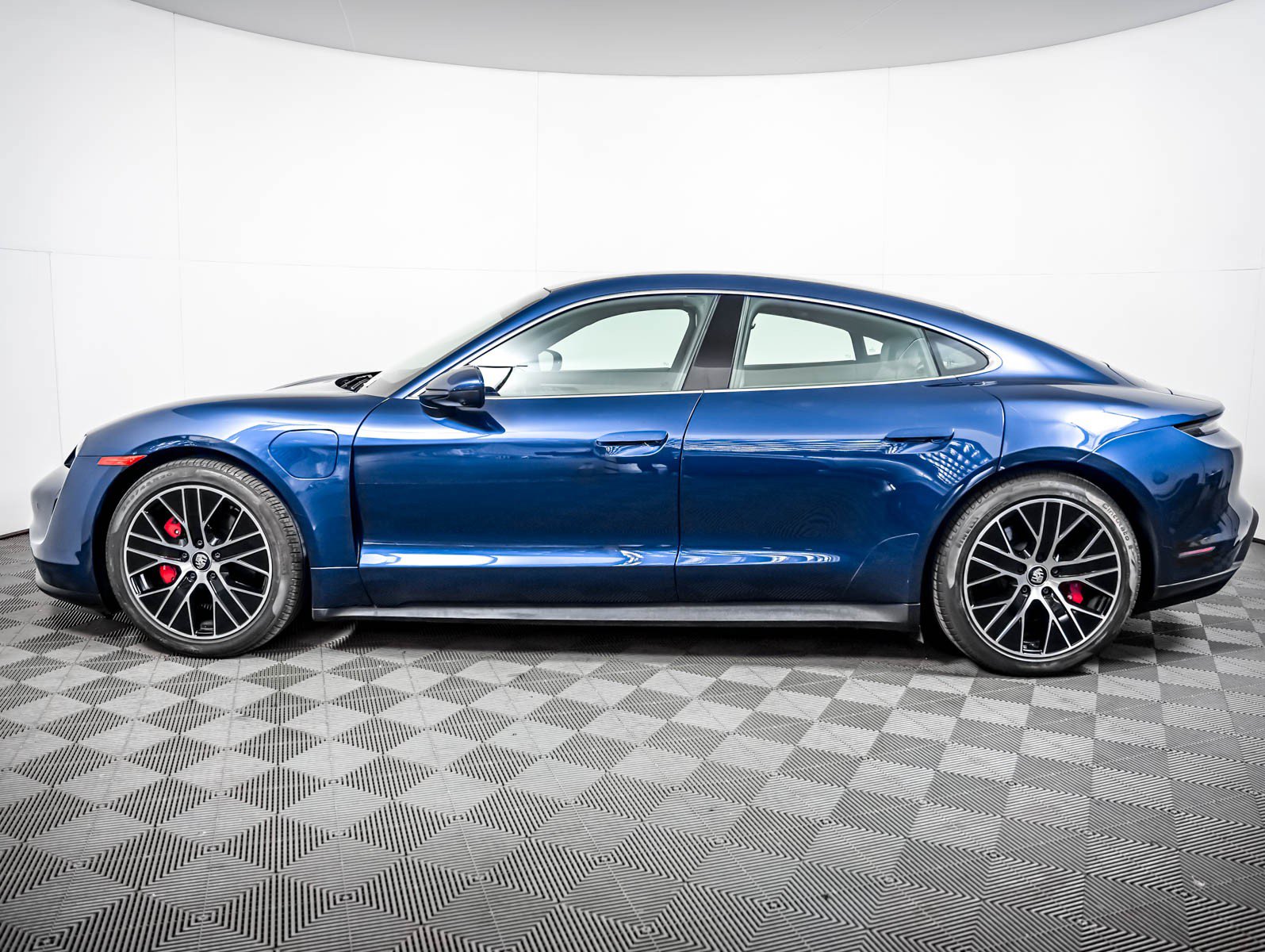 Certified 2023 Porsche Taycan 4S AWD/4WD image 2