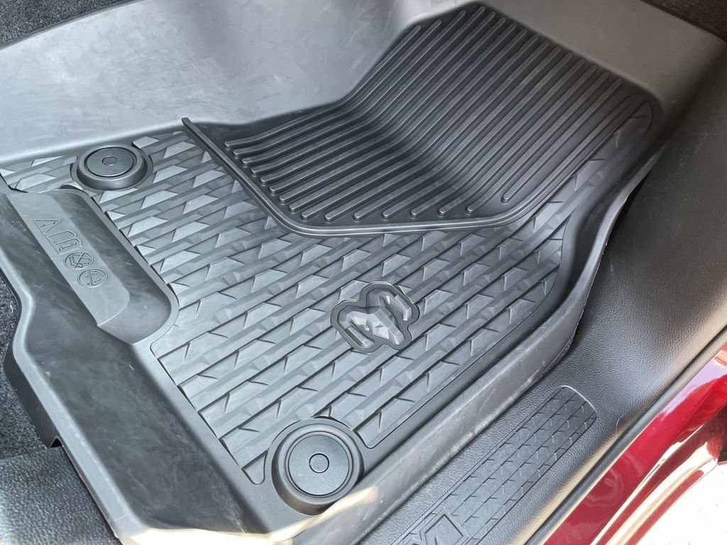 Used 2025 RAM 1500 Warlock AWD/4WD image 28