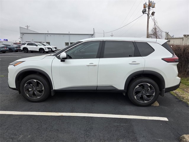 Used 2025 Nissan Rogue SV image 4