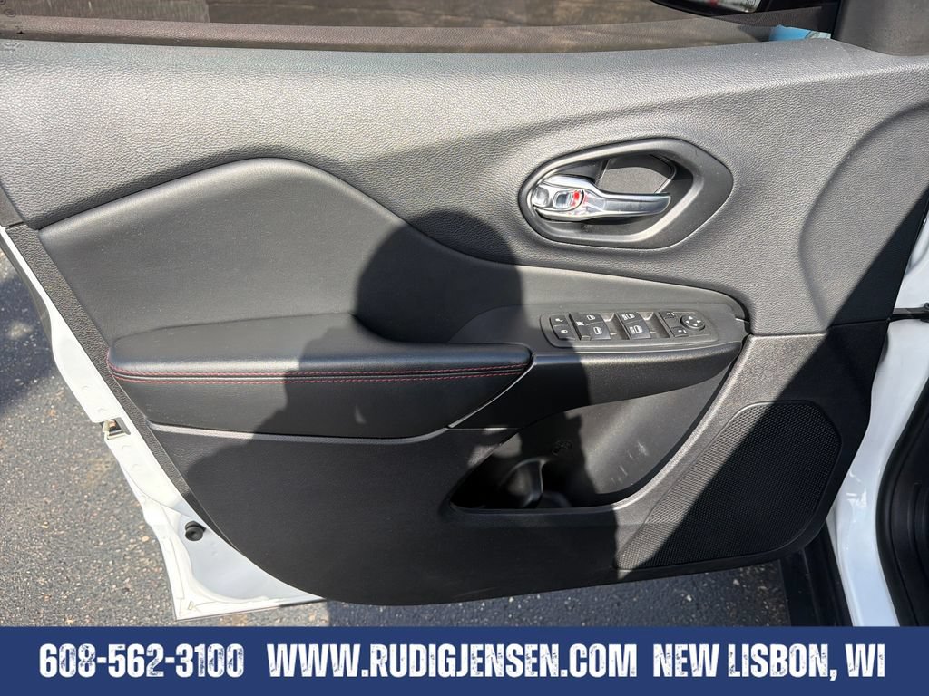 Used 2022 Jeep Cherokee Trailhawk AWD/4WD image 10