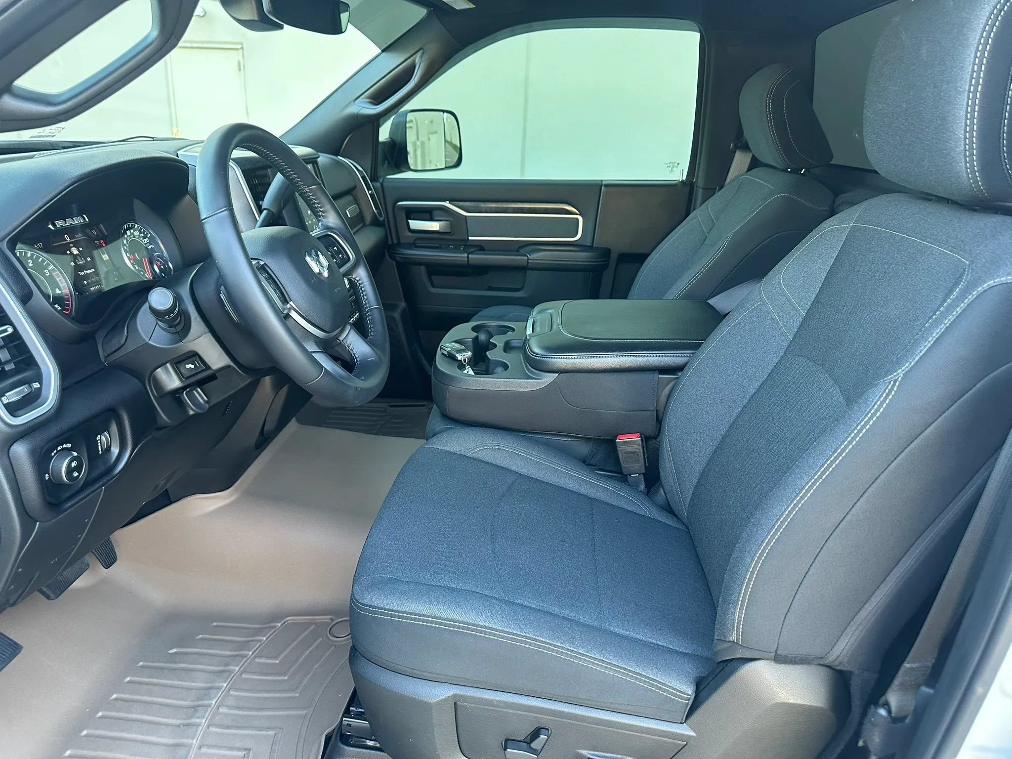 Used 2022 RAM 2500 Big Horn w/ Level C Equiment Group AWD/4WD image 17
