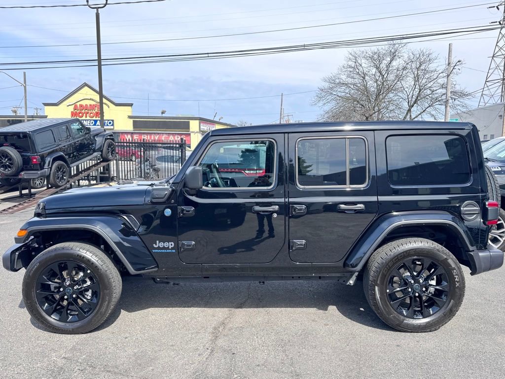 Certified 2025 Jeep Wrangler Unlimited Sahara w/ Safety Group image 4