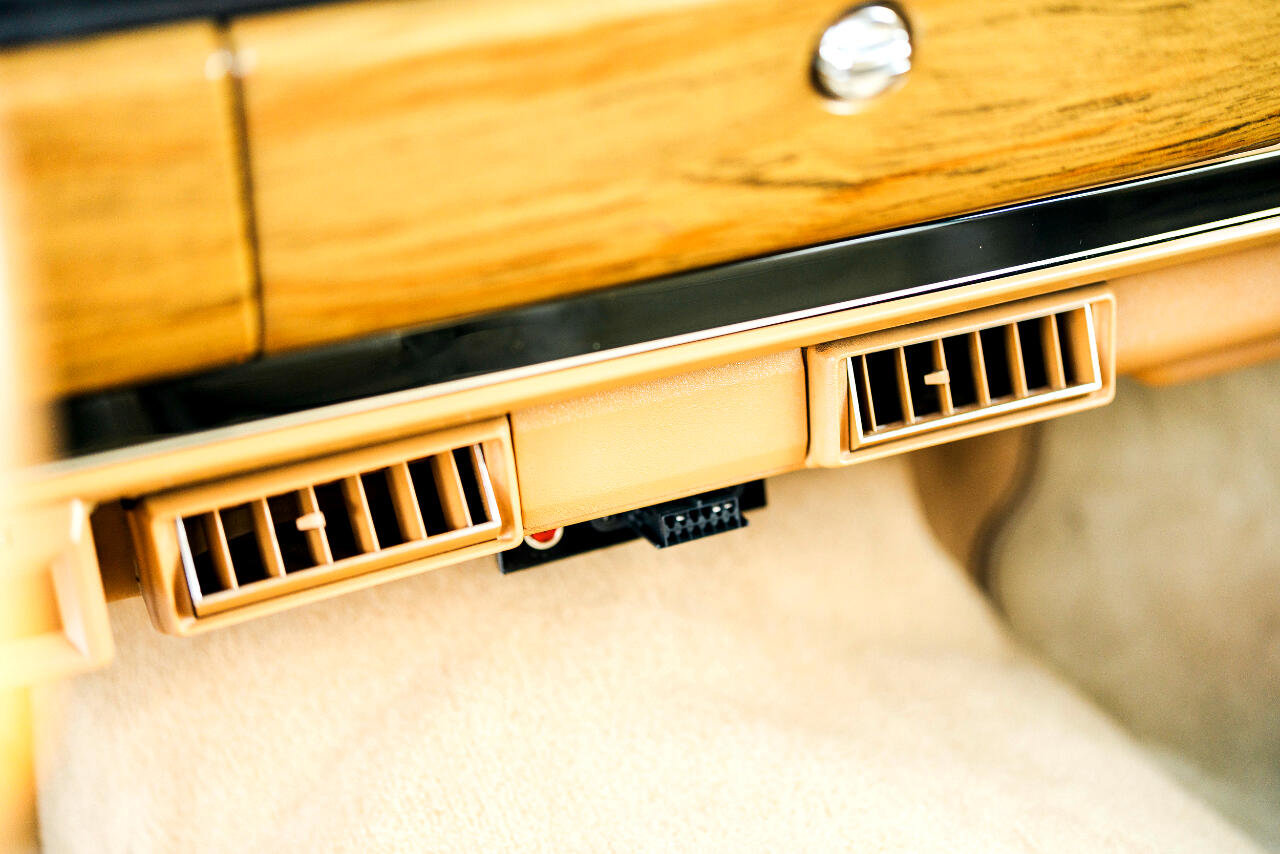 Used 1987 Jeep Grand Wagoneer image 66