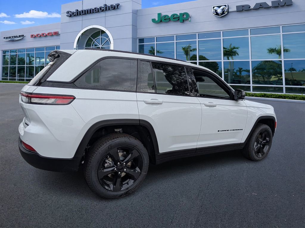 New 2025 Jeep Grand Cherokee Limited w/ Black Appearance Package image 7