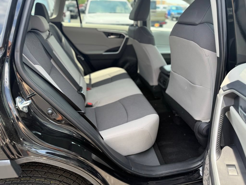 Used 2024 Toyota RAV4 XLE AWD/4WD image 28