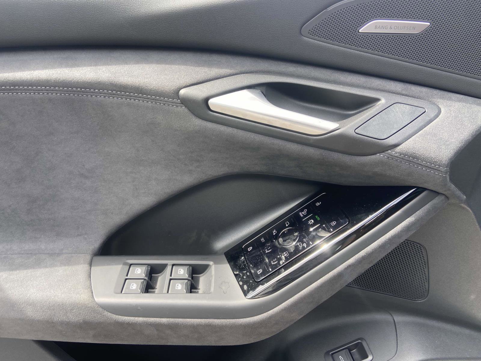 New 2025 Audi SQ6 e-tron Premium Plus image 20