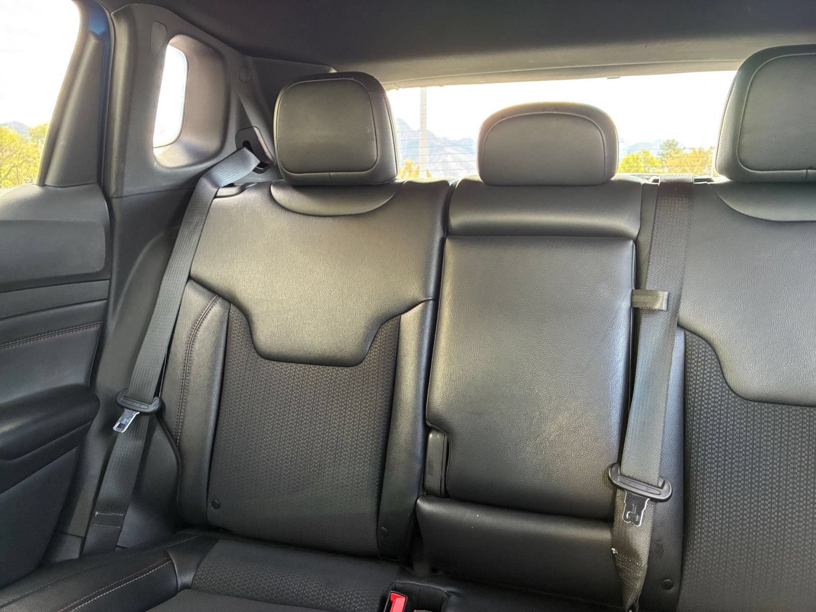 Used 2025 Jeep Compass Trailhawk AWD/4WD image 38