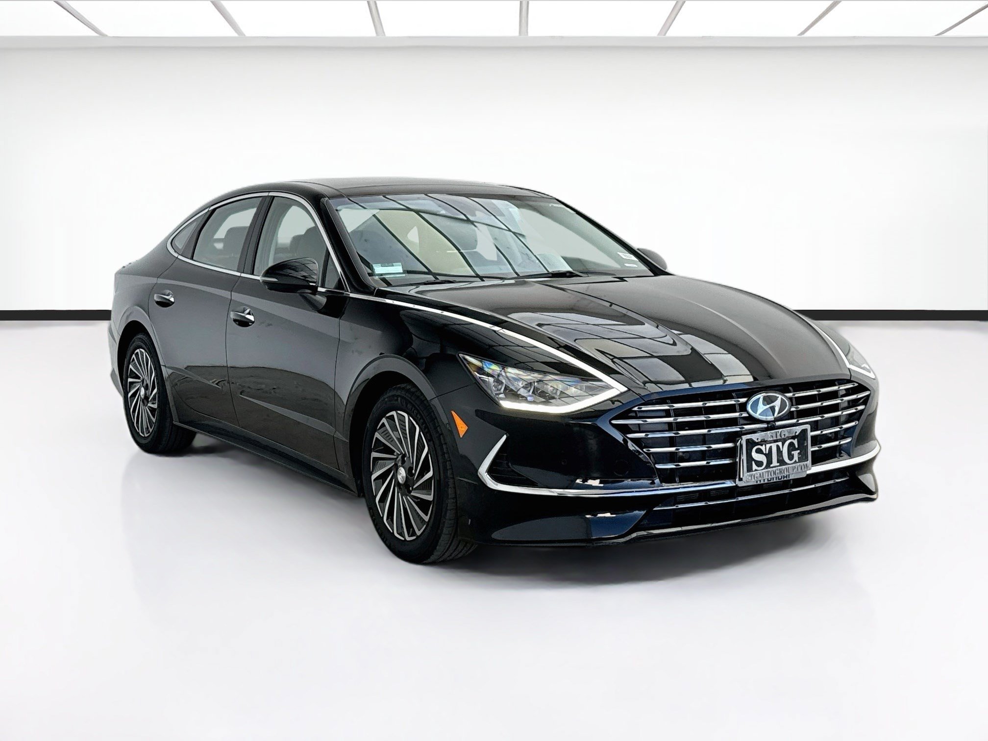 Used 2023 Hyundai Sonata Limited w/ Cargo Package FWD image 3