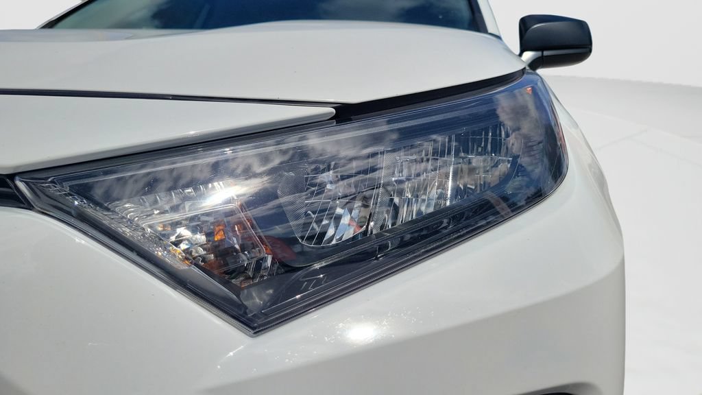 Used 2022 Toyota RAV4 LE AWD/4WD image 32