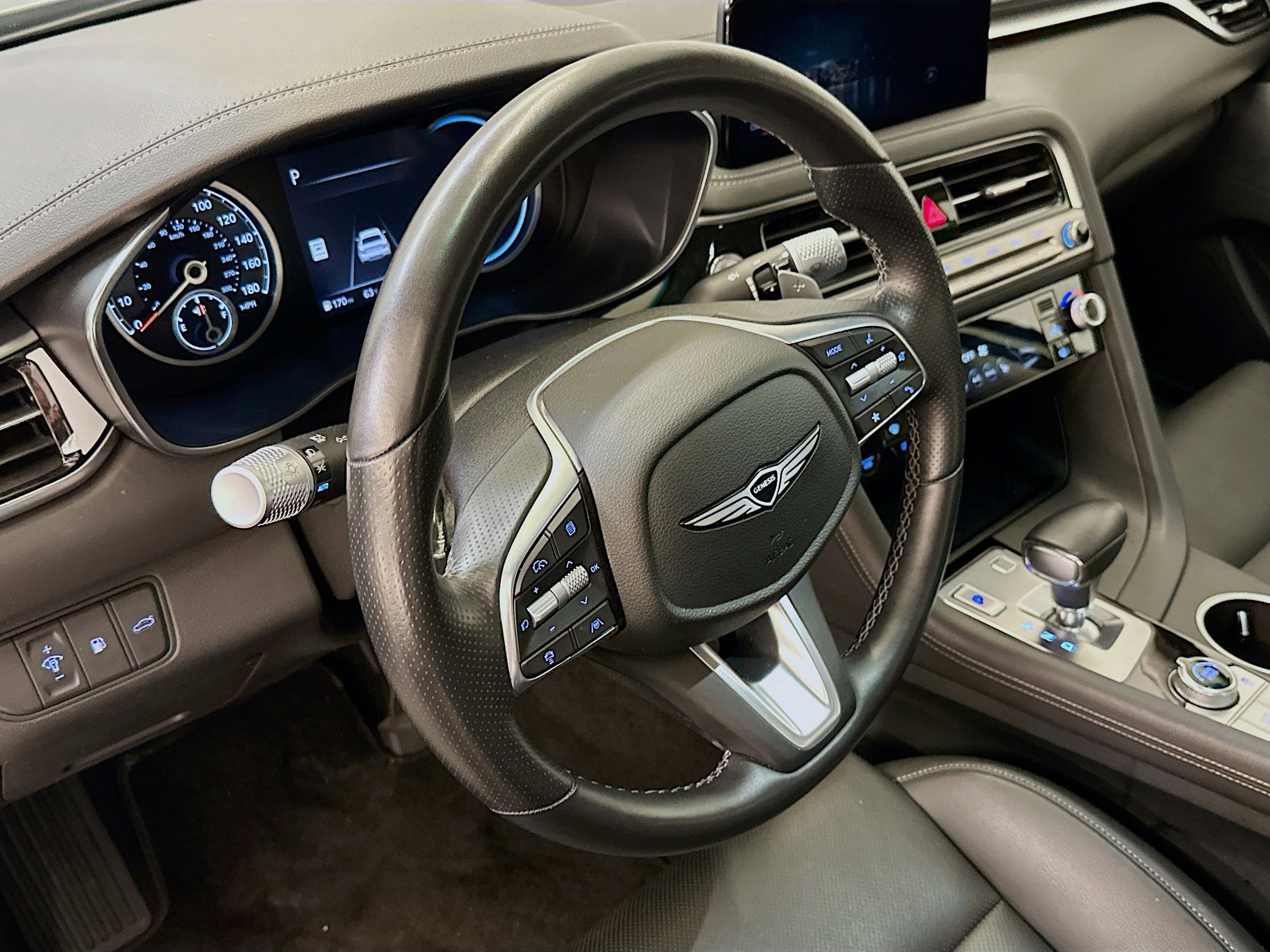 Used 2025 Genesis G70 2.5T AWD/4WD image 18